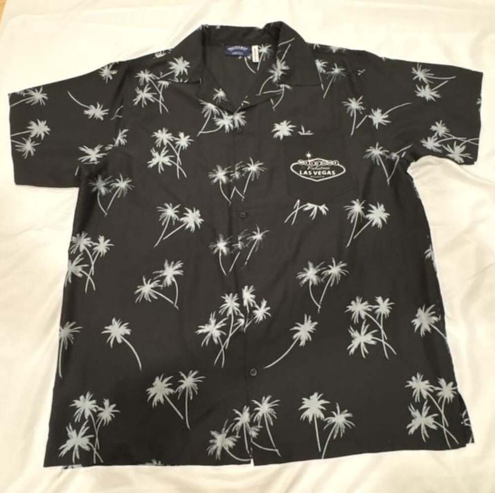 Pacific & Co. Men's Las Vegas Button Down Shirt. Missing a button, I don’t sew!